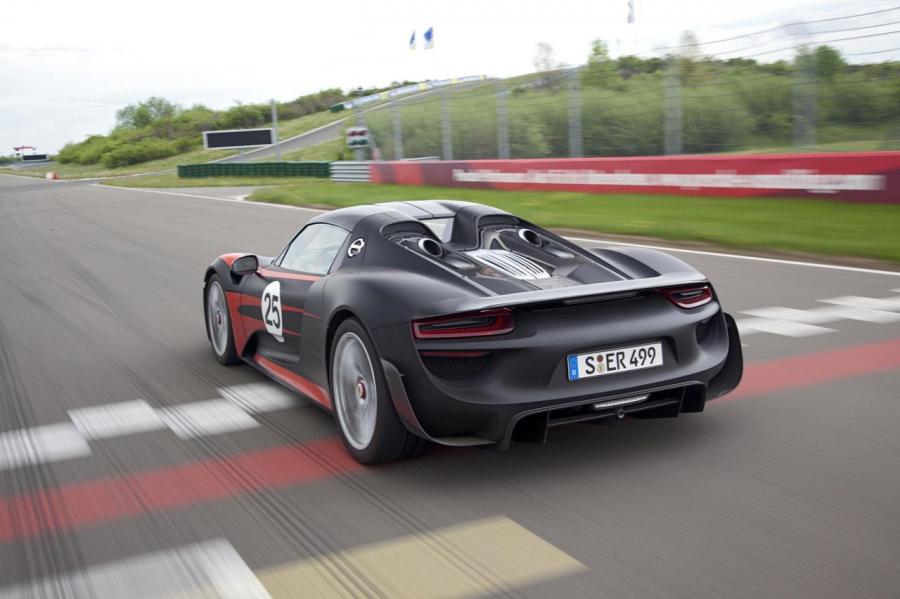  Porsche 918 Spyder 2015 года  (фото 24 из 32)